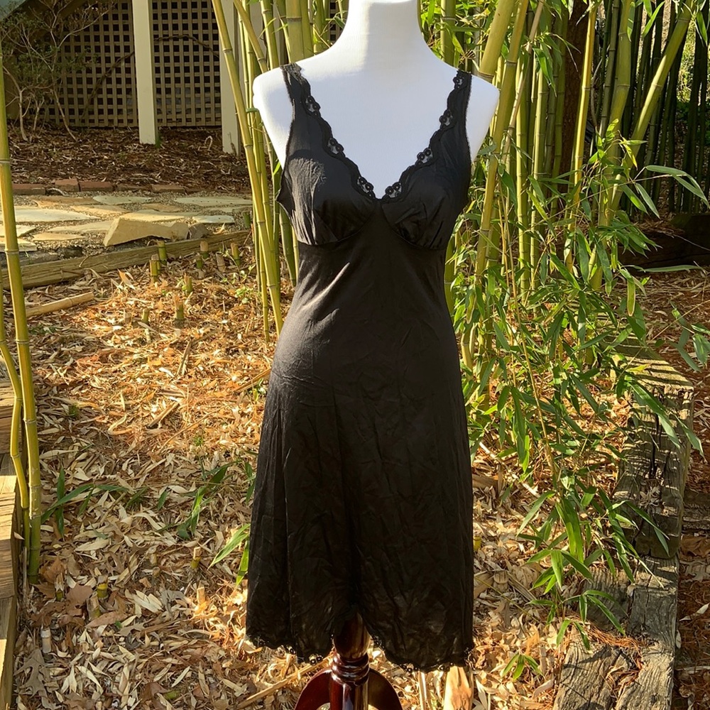 Lovely elegant vintage chemise with no hardware!